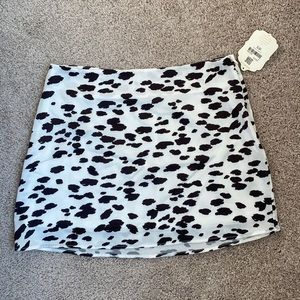 Silk cow print skirt. Size: M. Still has tags!!